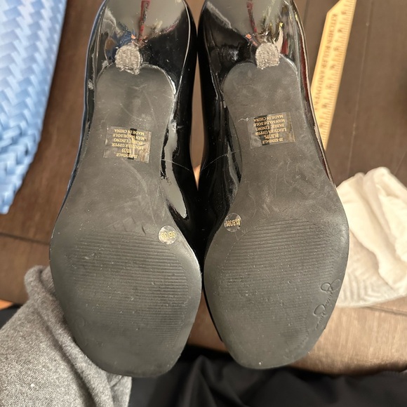 Beautiful patent leather heel pumps - Picture 3 of 3